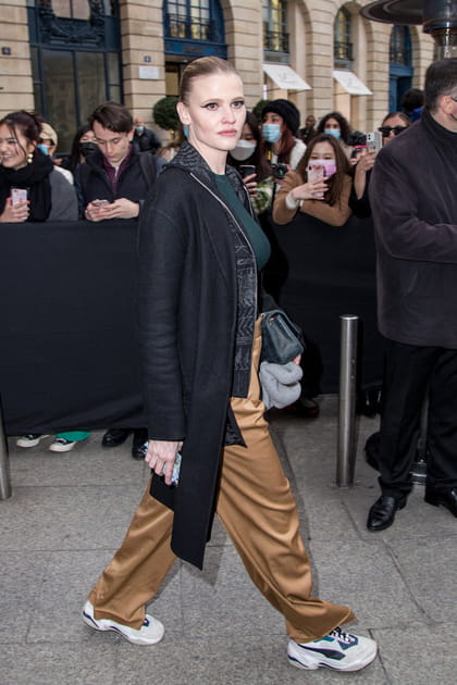 Lara Stone au d&eacute;fil&eacute; Valentino