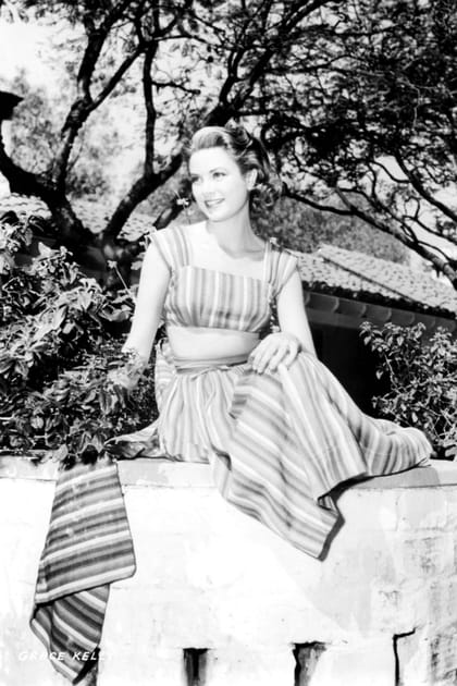 Grace Kelly en robe longue rayée