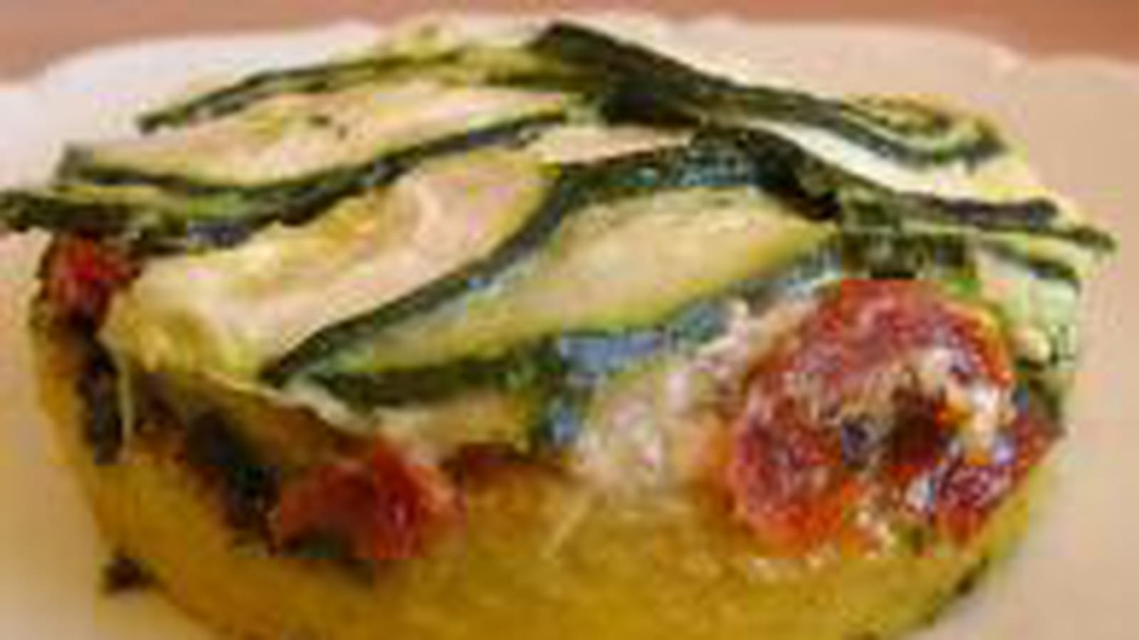 Polenta au pistou, tomates séchées et aux courgettes