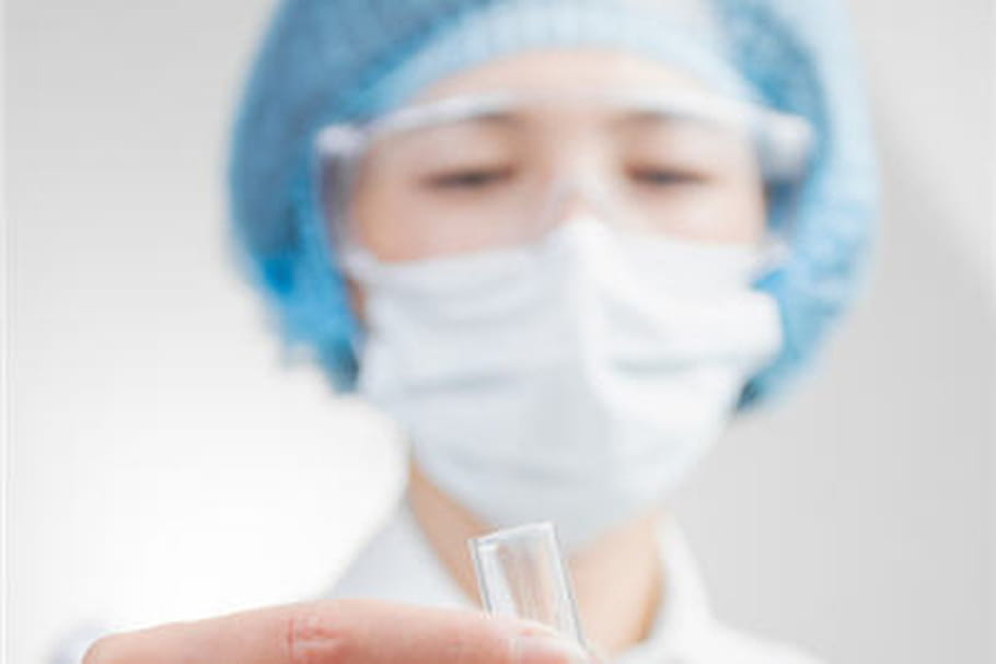 Ebola : une volontaire française de MSF infectée
