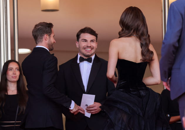 Iris Mittenaere dévorée des yeux par Antoine Dupont avec les VIP à Cannes -  PHOTOS