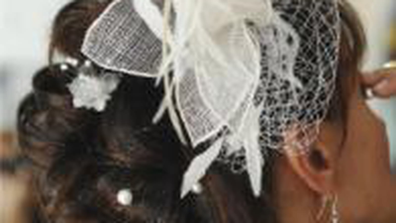 Coiffure vintage pour la jeune mariée