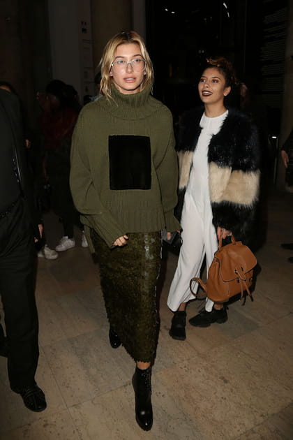 Hailey Baldwin au d&eacute;fil&eacute; Off-White automne-hiver 2017-2018