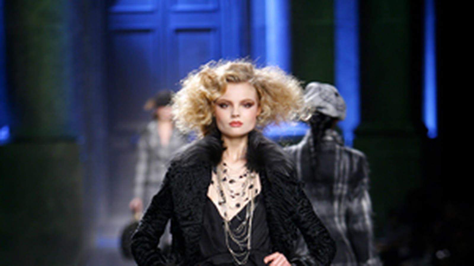 Veste en astrakan noire