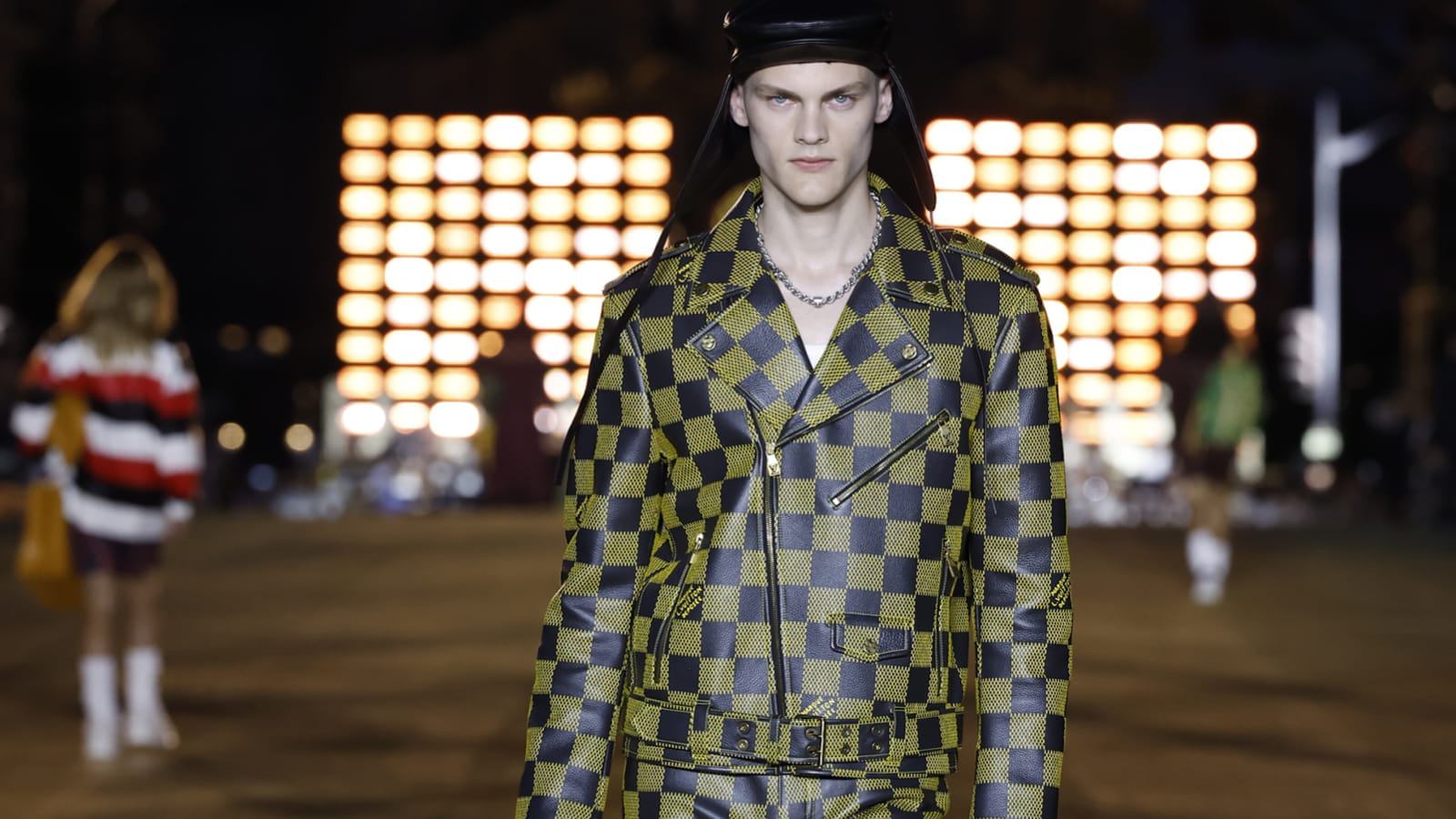 Look 29