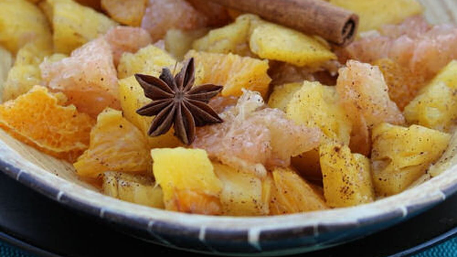 Salade d'ananas et agrumes épicée