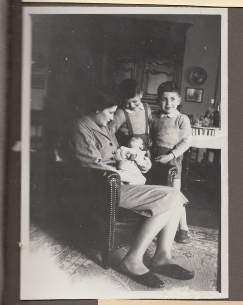Simone et ses trois fils à la naissance de Pierre-François, 1954