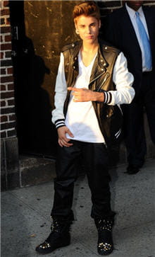 justin bieber anne frank amsterdam message