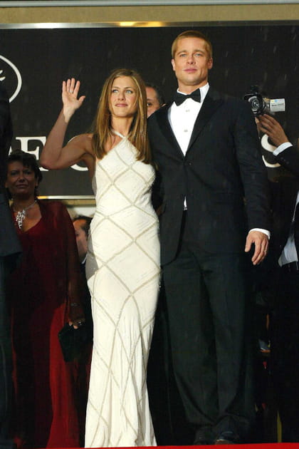 Jennifer Aniston en robe sir&egrave;ne blanche Versace