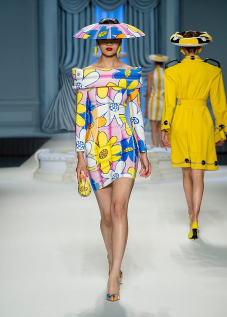 Look 34&nbsp;du d&eacute;fil&eacute; Moschino