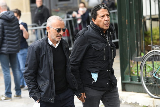 Elie Semoun rejoint le cort&egrave;ge aux c&ocirc;t&eacute;s de l'acteur Sma&iuml;n Fa&iuml;rouze