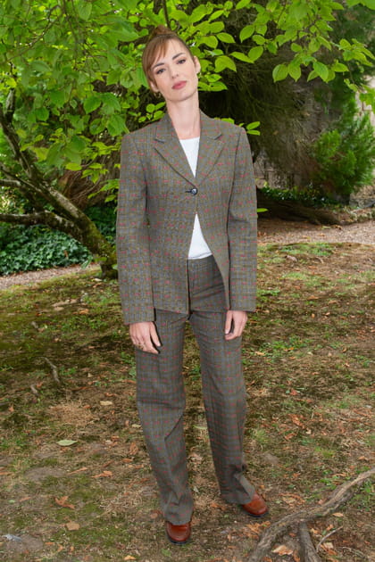 FLOP : Louise Bourgoin en costume carreaux