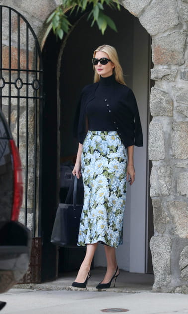 Ivanka Trump en jupe fleurie crayon