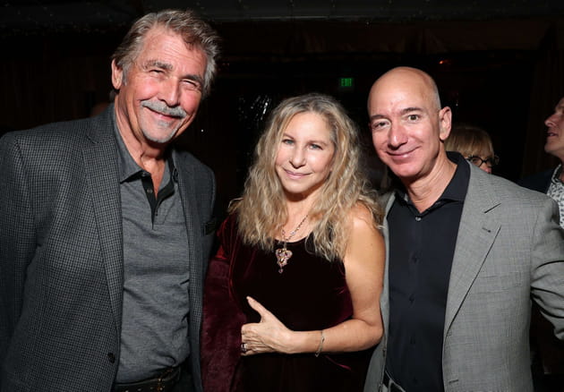 Avec son mari James Brolin et Jeff Bezos, en 2017