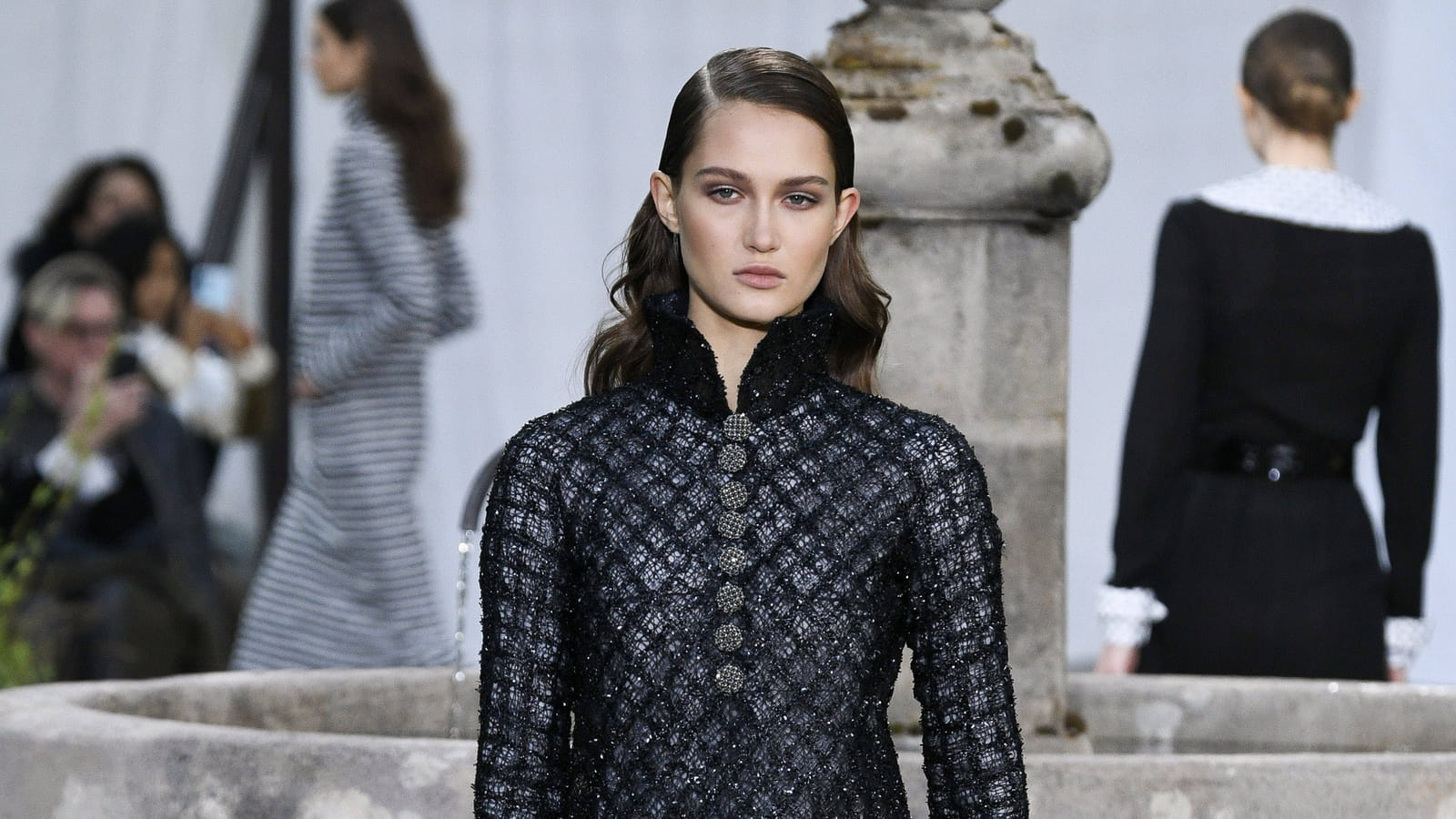 Look 16