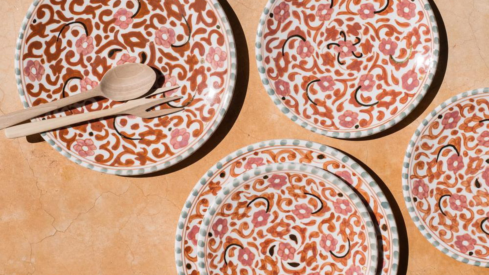 Des assiettes fleuries