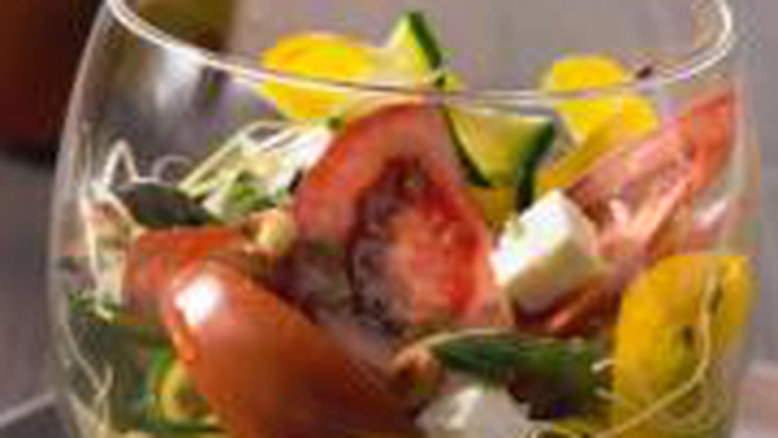 Verrine aux tomates, courgettes et graines germées