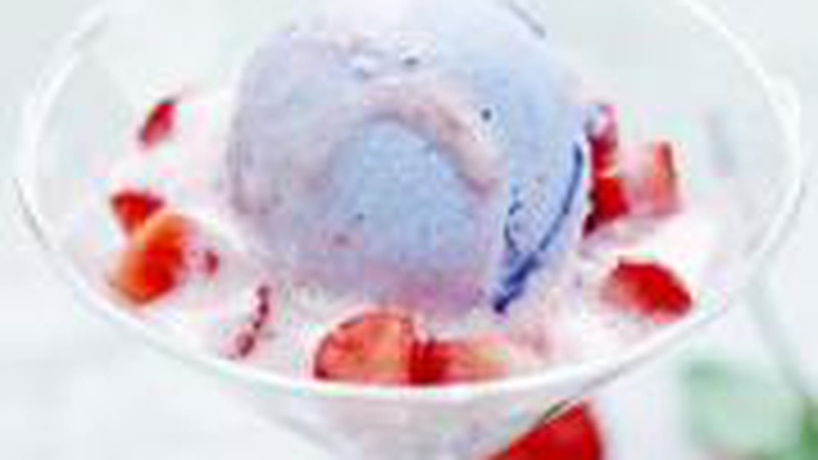 Minestrone de Fraises de France, glace violette