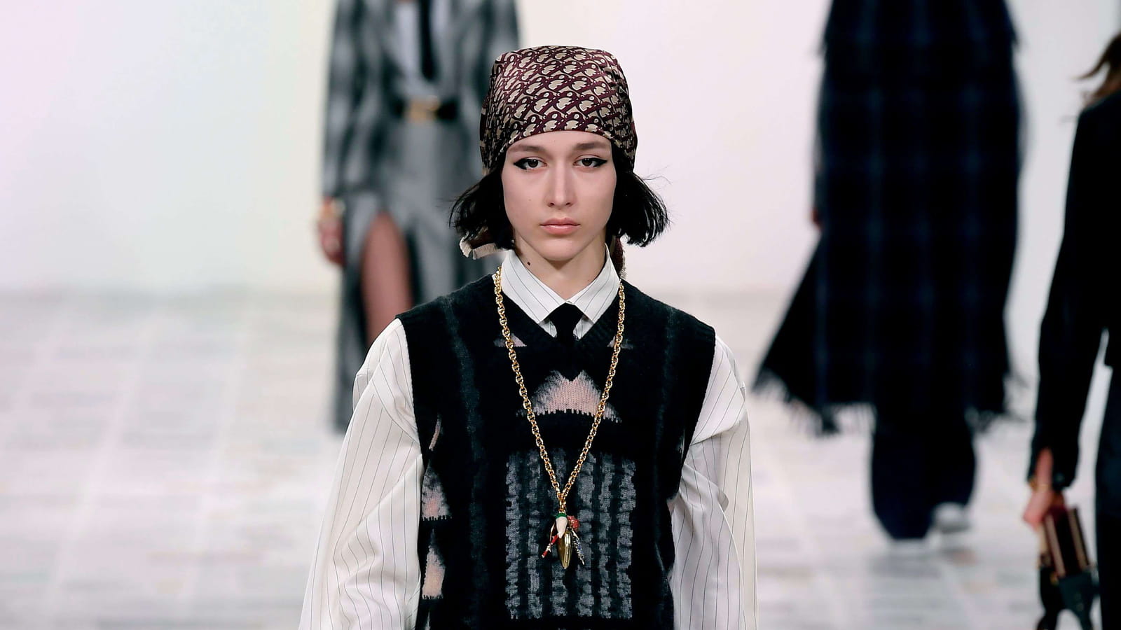 Look 70