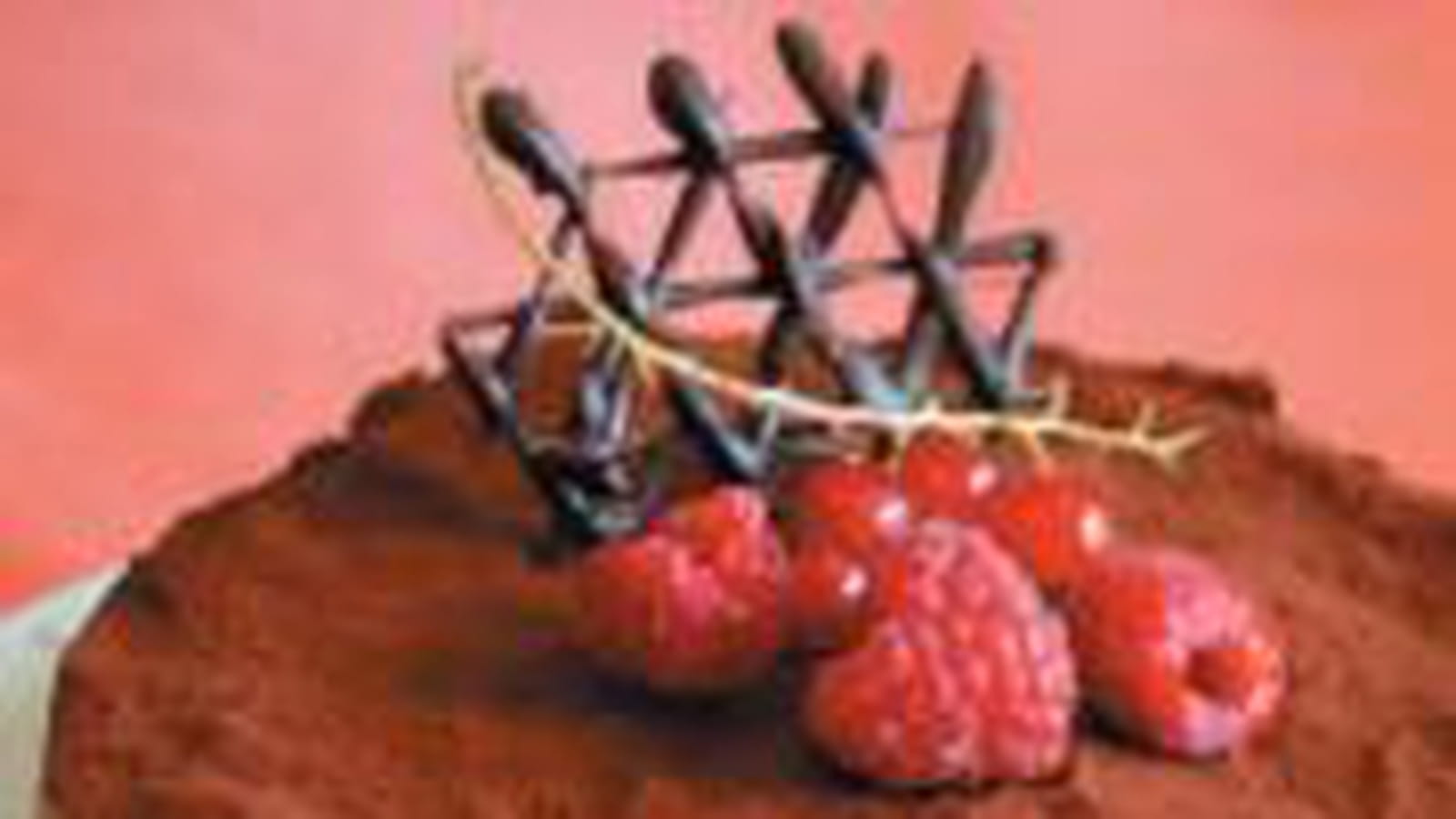 Entremet praliné chocolat et soupçon de fruits rouges