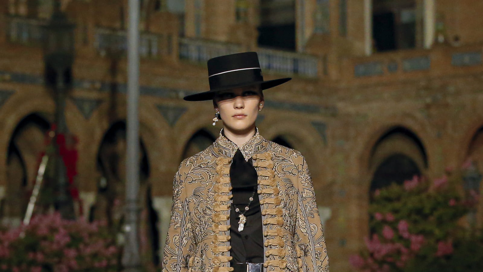 Look 70