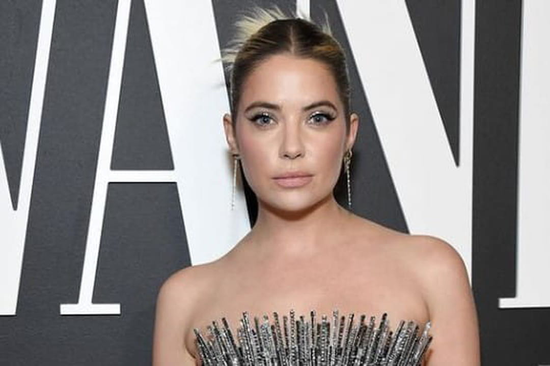 Celebrity Cutouts Sagoma In Cartone Di Ashley Benson – Formato Mini (60cm), Alta Definizione, Ufficiale Con Ologramma - 3