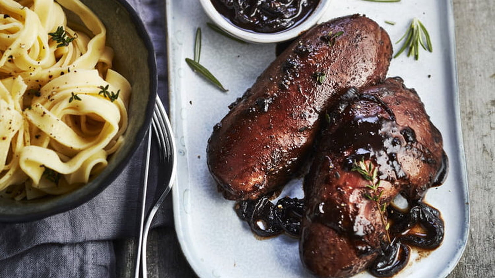 Rognons de porc au vinaigre balsamique, oignons et miel