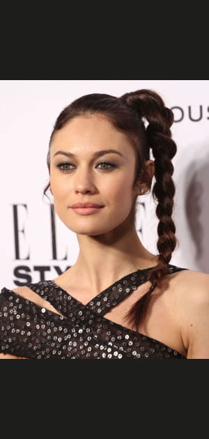 La queue-de-cheval tress&eacute;e d'Olga Kurylenko