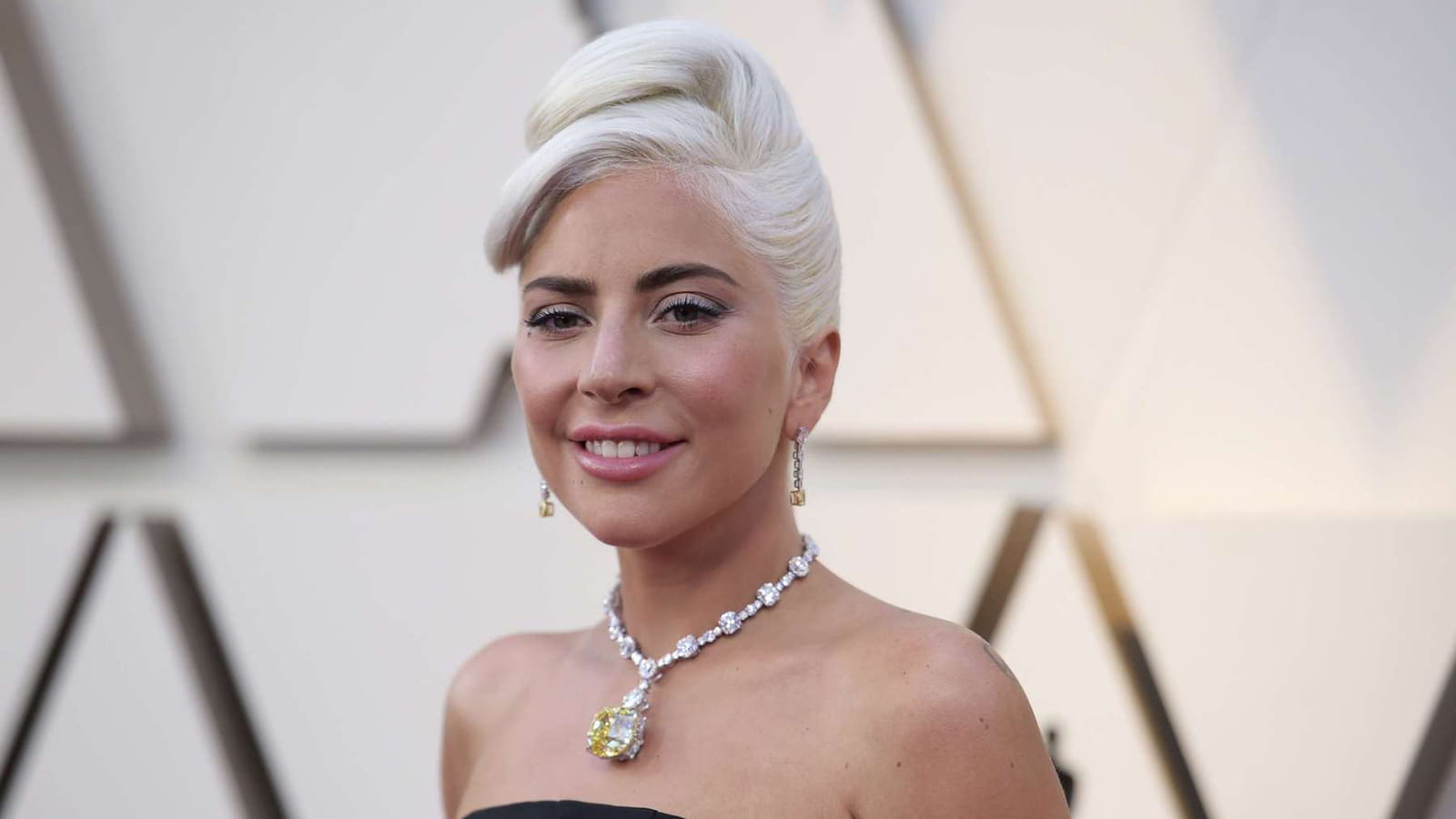 Le chignon banane de Lady Gaga
