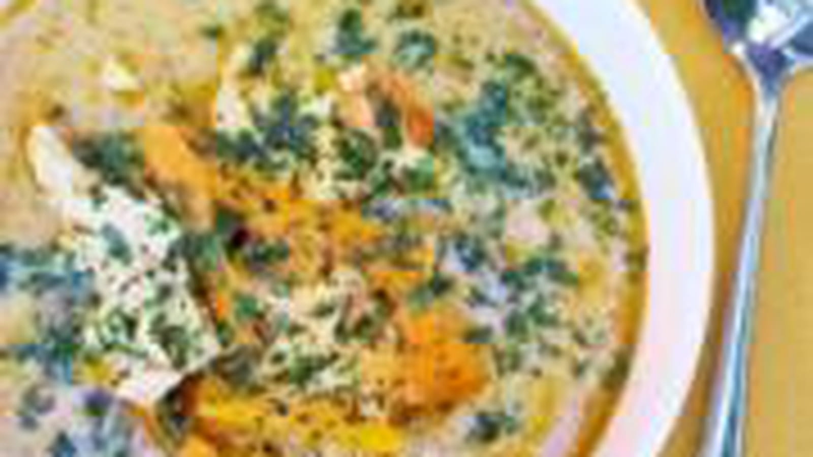 Soupe de poulet au curry vert et lait de coco