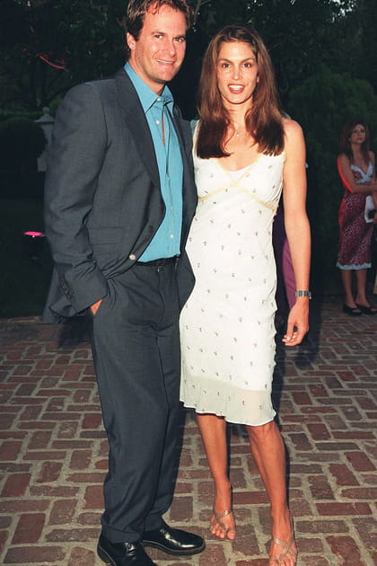 Cindy Crawford en robe d'&eacute;t&eacute; blanche fleurie