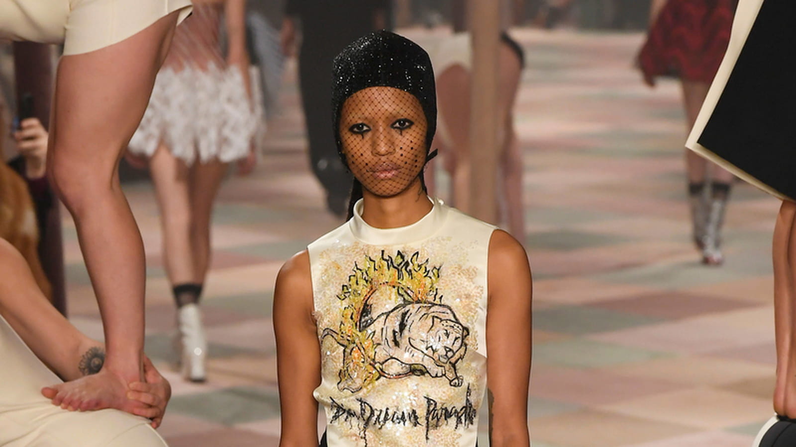 Look 16