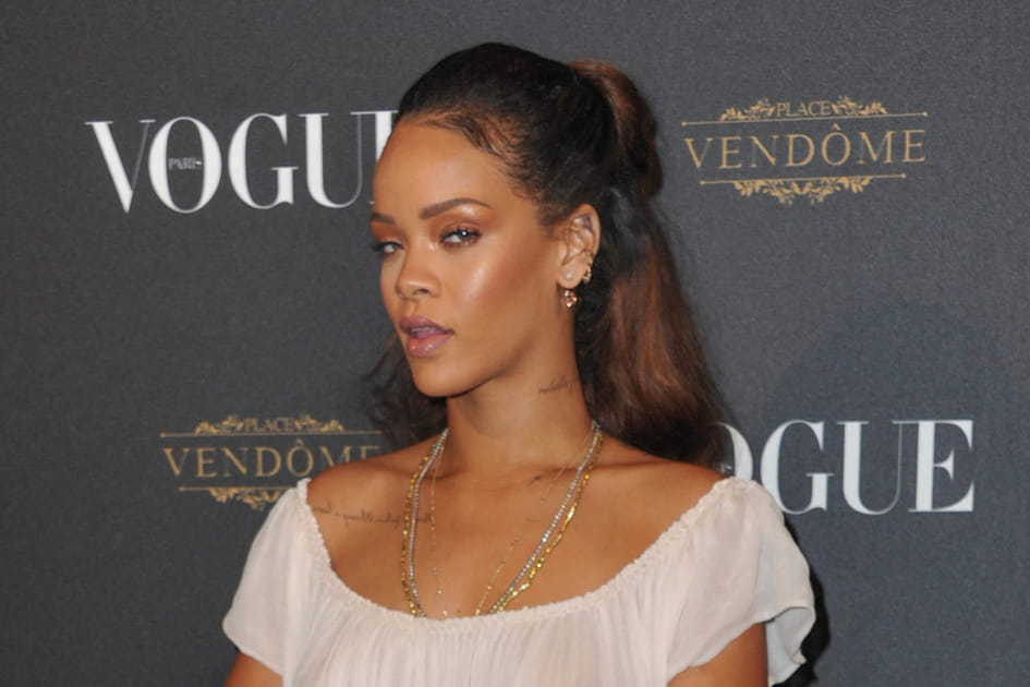 Le make-up glowy de Rihanna