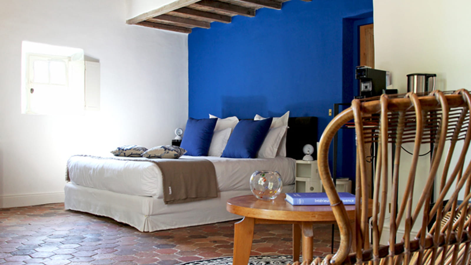 Mur bleu profond