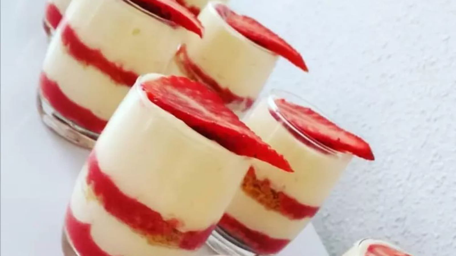 Verrines à la fraise et au palais bretons