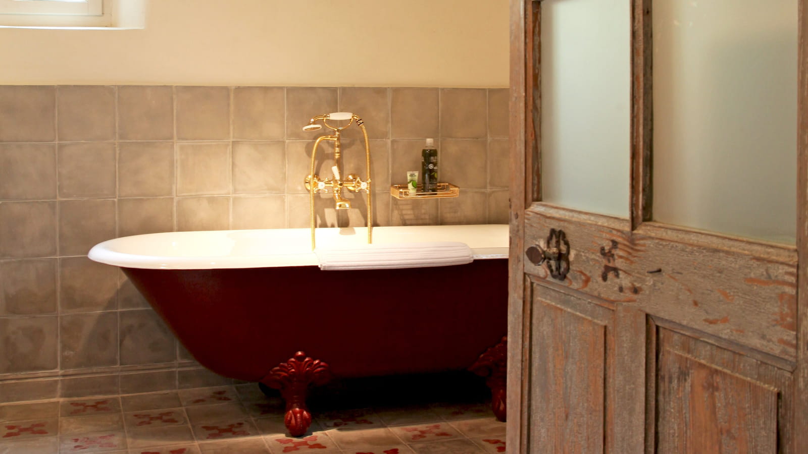 Baignoire rouge