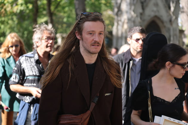 Raoul Chichin quitte les fun&eacute;railles de sa m&egrave;re, Catherine Ringer