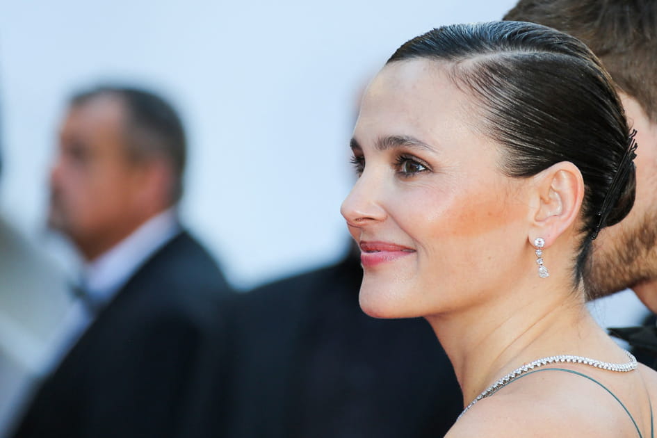 Le chignon plaqu&eacute; de Virginie Ledoyen