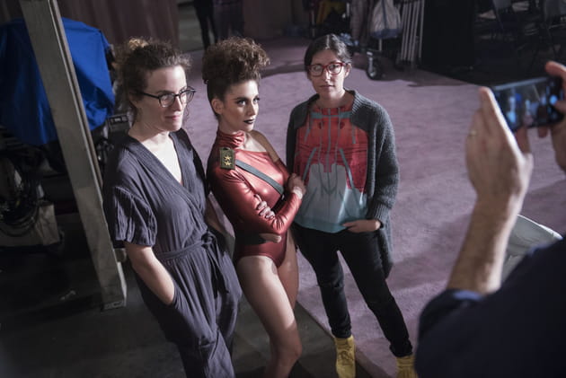 Liz Flahive et Carly Mensch, showrunneuses : "Comme une extension de la série, l'équipe est très féminine"