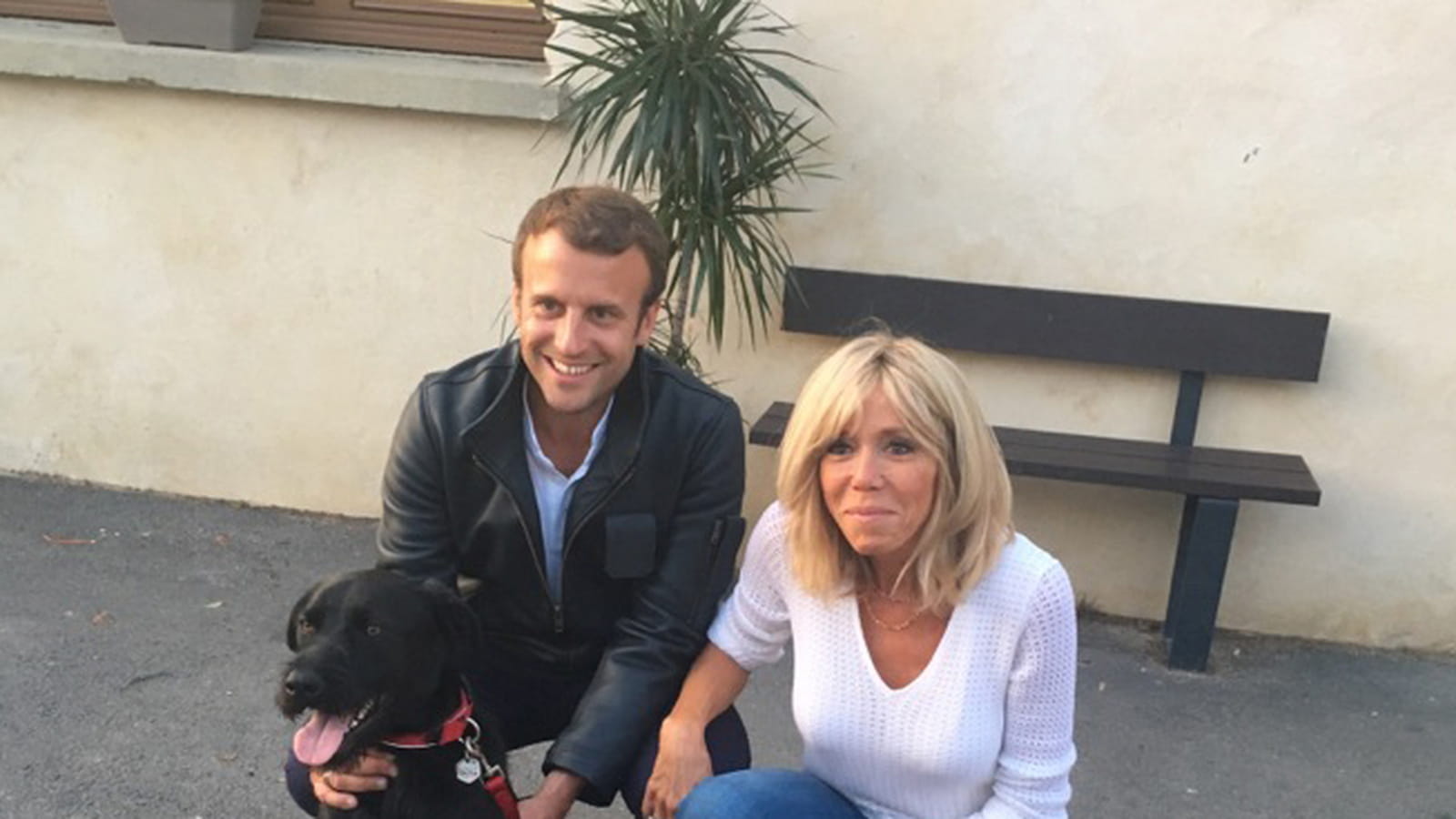Les Macron adoptent