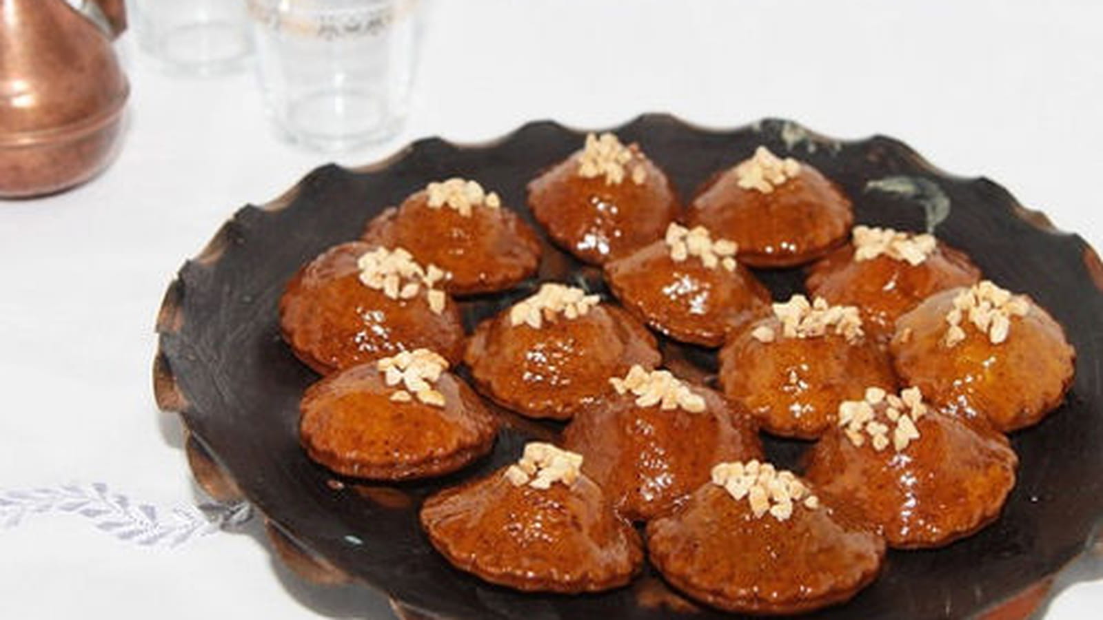 Chebakia fourrée aux amandes