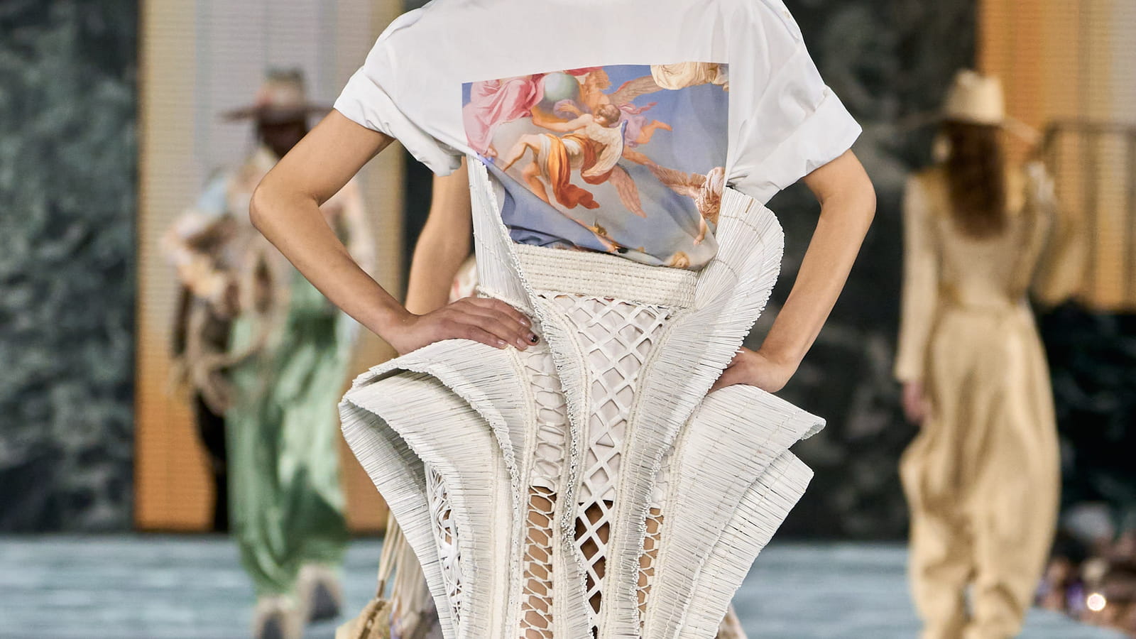 Look 13