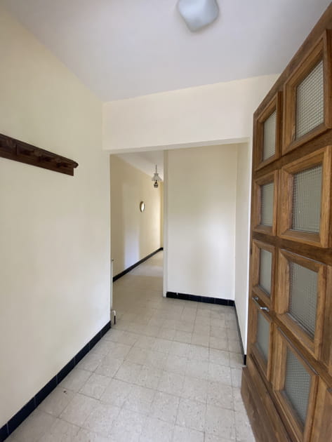 Avant&nbsp;: une entr&eacute;e sans d&eacute;coration ni meuble