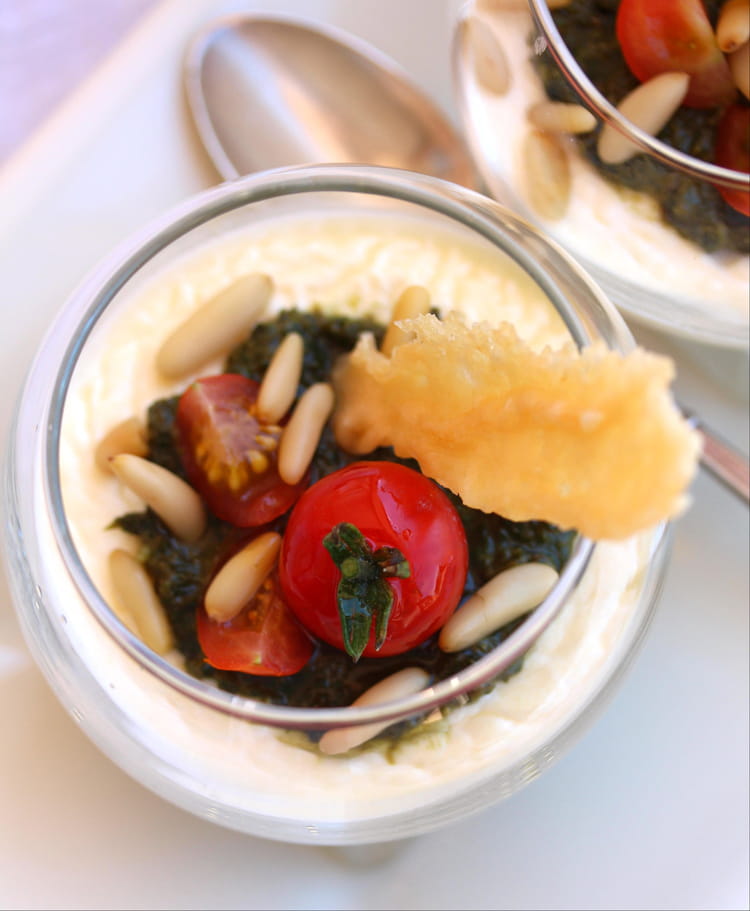 Recette de Panna cotta au parmesan et pesto au basilic