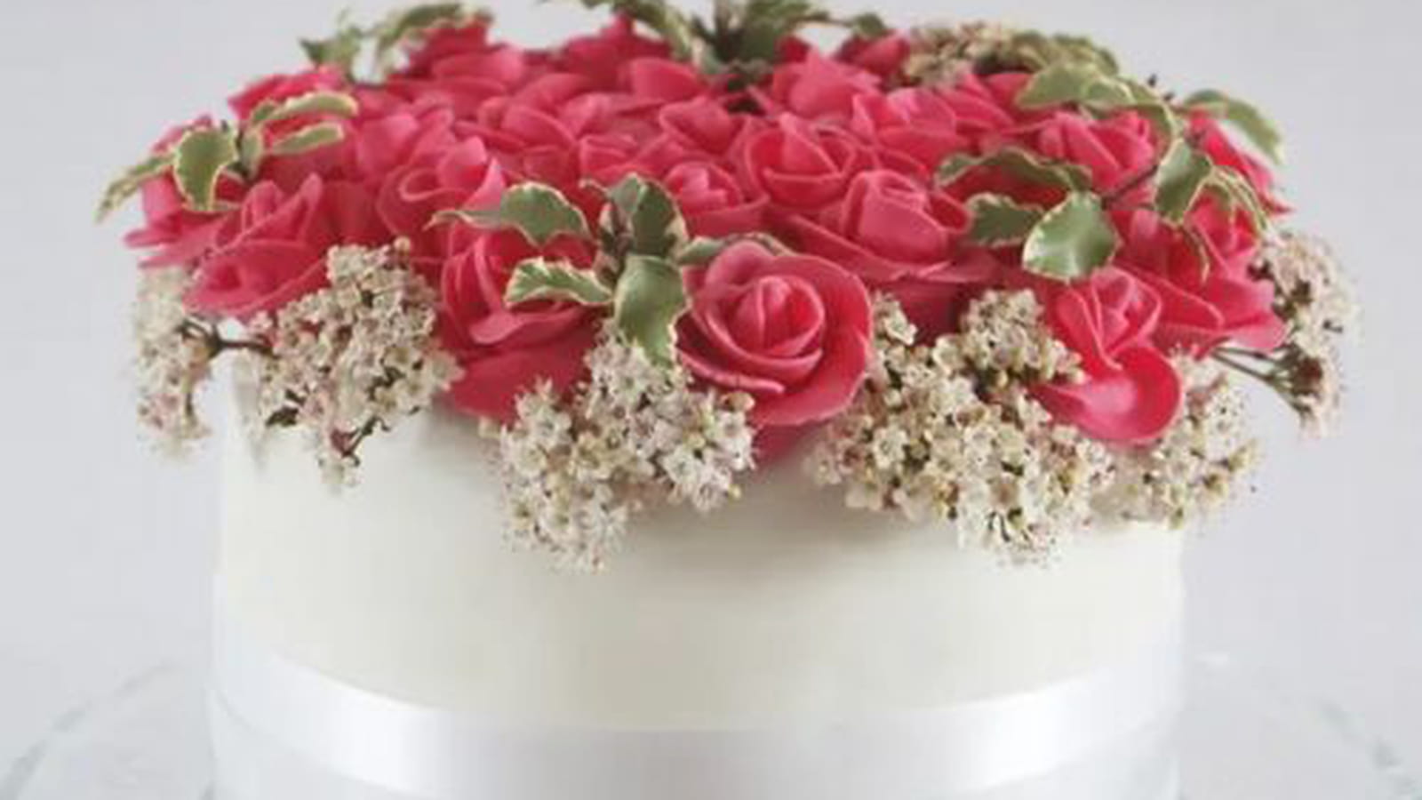 Layer Cake Bouquet de Roses aux fruits rouges et fraises