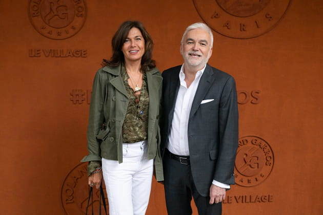 Pascal Praud pose avec sa compagne &agrave; Roland-Garros
