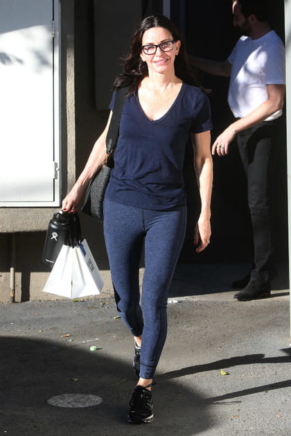 Courtney Cox en T-shirt et jean