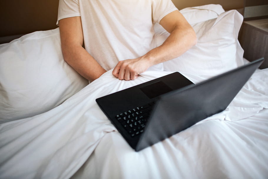Masturbation masculine : tout savoir sur ce plaisir solitaire des hommes