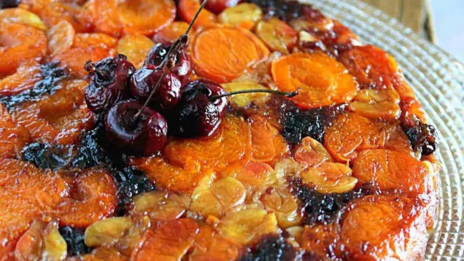 Tatin d'abricots et cerises confites
