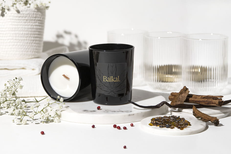 La bougie au CBD Ba&iuml;kal de D+ for care